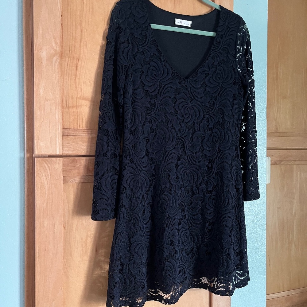 Black Lace Dress w/ Elegant Bell Sleeves  Millibon USA Size Large